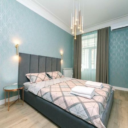 Lux , Two Bedrums Kyiv Exterior photo